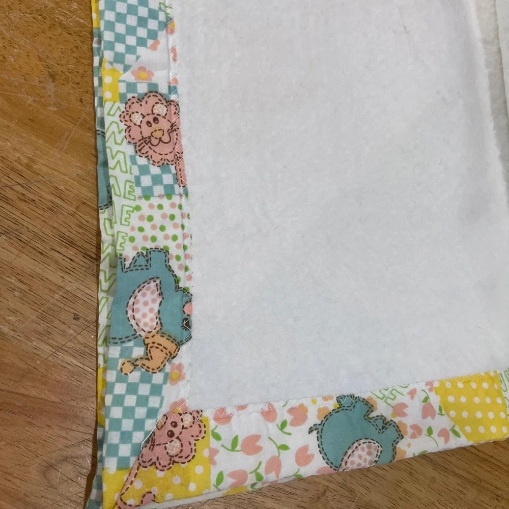Vtg Handmade Plush Baby Blanket‎ Animal Patchwork Border White Fleece 36x48